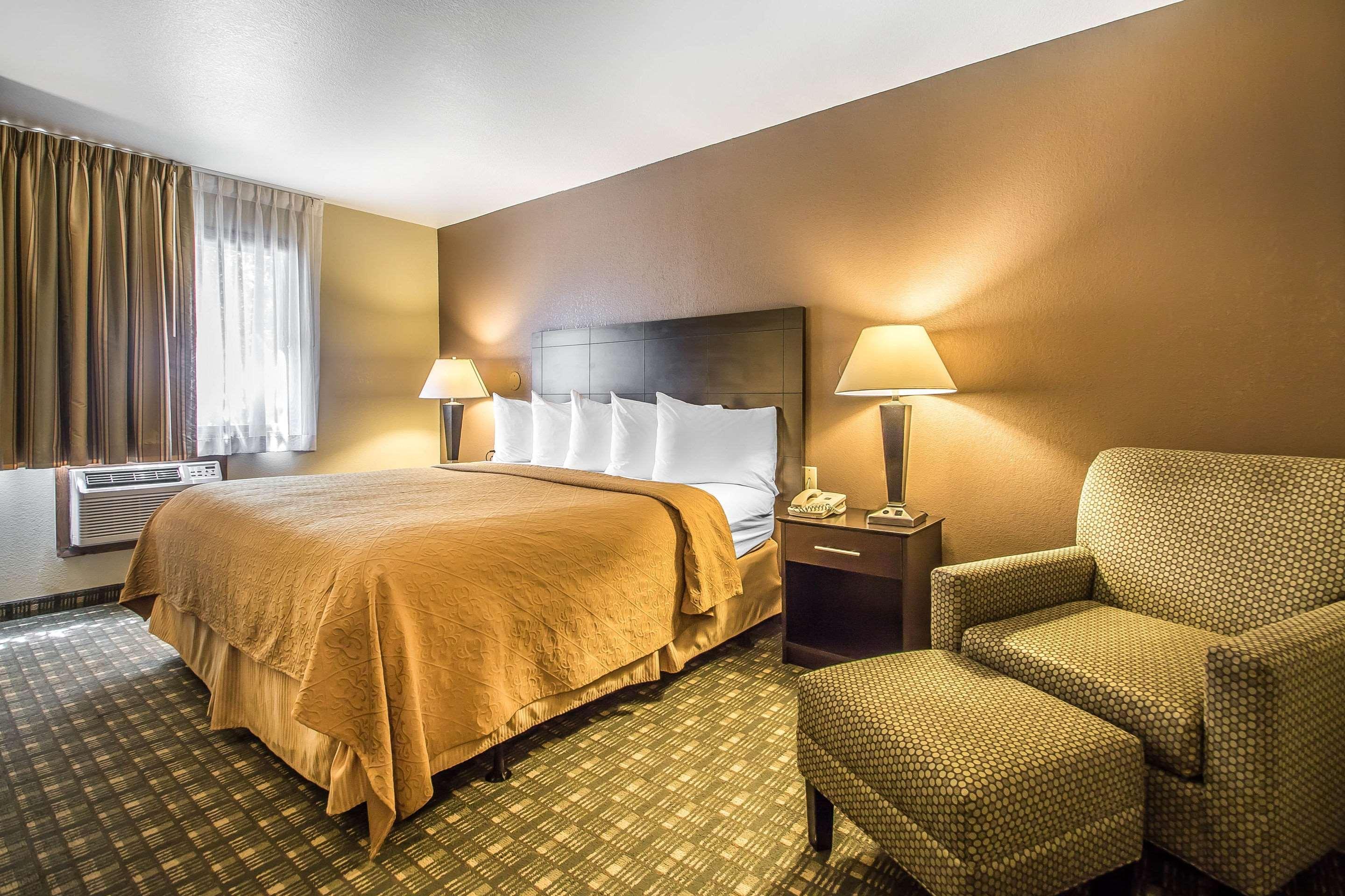Quality Inn & Suites Декора Экстерьер фото