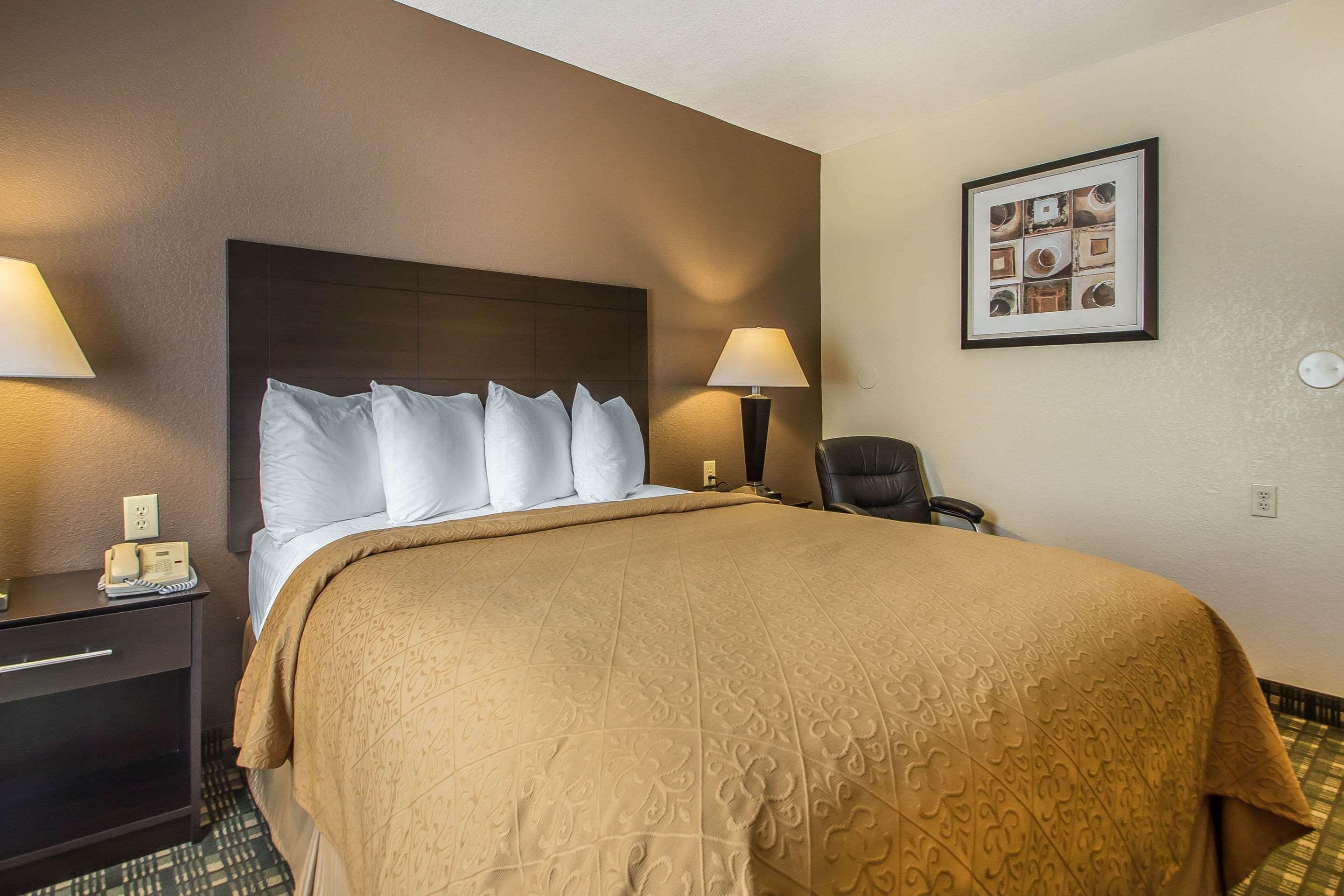 Quality Inn & Suites Декора Экстерьер фото